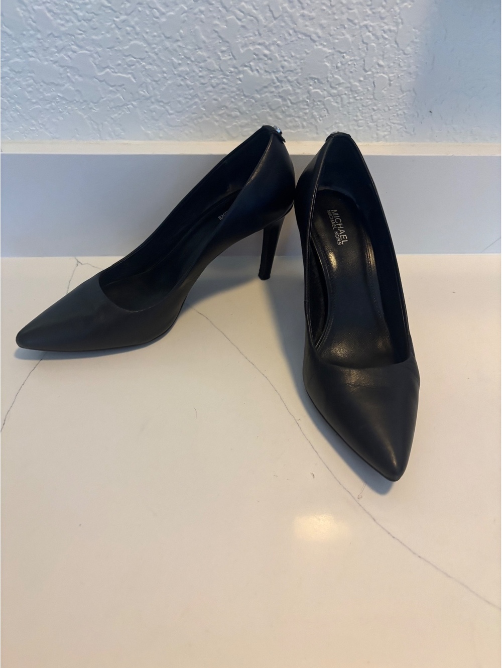 Michael Kors Black Leather Pointed Toe Pumps Size 7.5